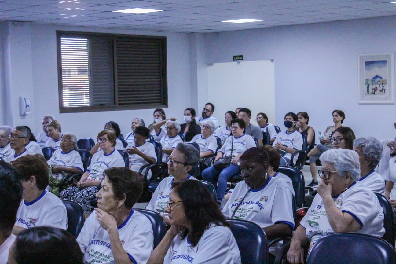 Voluntário em acolhimento comunitário